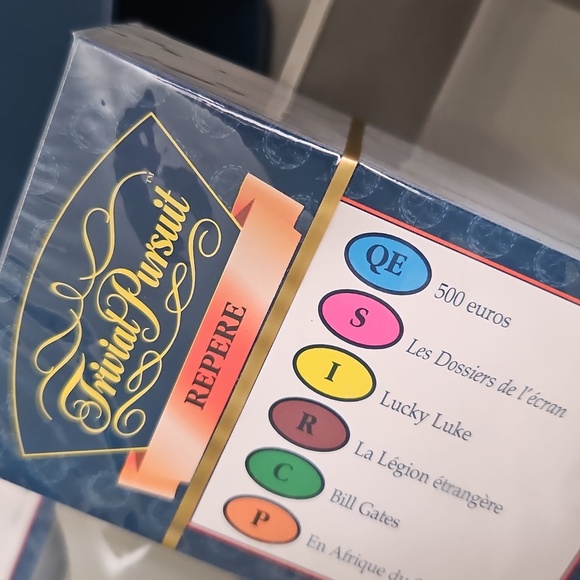 Trivial Pursuit Millennium Edition Party Game - Picture 3 of 7